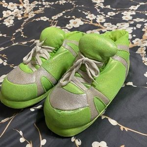 Snooki slippers green one size fits all